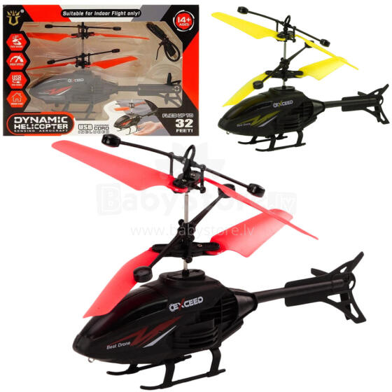 HELIKOPTER UNOSZĄCY SIĘ NAD RĘKĄ