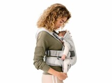 „Babybjorn Baby Carrier One Air 3D Mesh Art.098002 Greige“ kengūros krepšys - aktyviems tėvams ilgiems žygiams