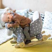 KinderKraft 2-in-1 Musical Rocker – Grey Plush Rocking Horse with Back Support and Optional Wheels, 12 Months+