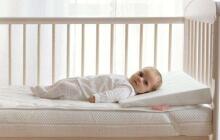 NordBaby Wedge Pillow Art.177412 pillow from foam rubber, with a pillowcase