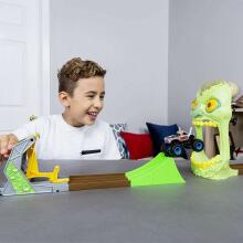 MONSTER JAM trase trikiem ar automašīnu 1:64 Basic Stunt, 6045029