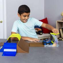 MONSTER JAM trase trikiem ar automašīnu 1:64 Basic Stunt, 6045029
