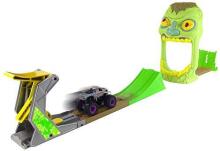 MONSTER JAM trase trikiem ar automašīnu 1:64 Basic Stunt, 6045029