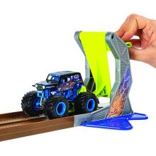 MONSTER JAM trase trikiem ar automašīnu 1:64 Basic Stunt, 6045029