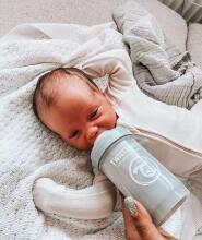 Twistshake Anti Colic Art.128084 Pastel Grey Feeding shaker bottle 260 ml