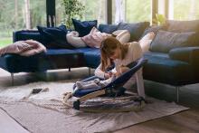 Momi Lumiwood Bouncer  Art.131977 Flower Стильный детский шезлонг