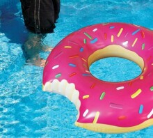 Ikonka Art.KX9789_1 Vaikiškas pripučiamas Donut ratas 50 cm rožinės spalvos