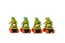"TMNT fig?ra ar skritu?d?li ""Switch Kick Skaters"", sortiments, 71052"