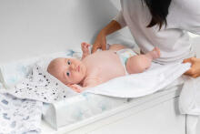 Crepe hooded bath towel – white