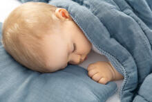 Knitted cot set with muslin - pink