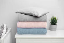 Knitted cot set with muslin - blue