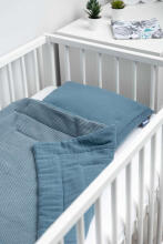 Knitted cot set with muslin - blue