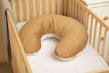 PILLOW FOR FEEDING VELVET DREAM BEIGE
