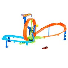 Hot Wheels® kiirendusega võistlusrada