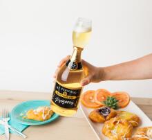 Бутылка с бокалом Bottomless Prosecco