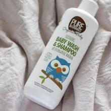 Pure Beginnings Kids Baby Wash Art.251278 bezziepju ādas mitrinošs, nomierinošs un atjaunojošs ķermeņa un matu mazgāšanas līdzeklis ar nomierinošu meža aromātu, 250 ml