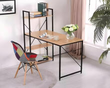 Koka dators galda ar loft plauktiem