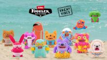 Fuggler Vacay Vibes – plīša rotaļlieta (Greedy Grinner, violeta)