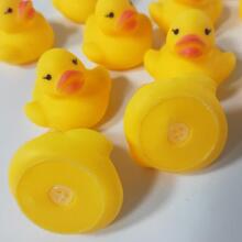 Quack-tastic Mini Tiny 12 Ducks Art.267879 Mini gumijas 12 pilītes 4X3cm
