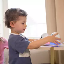 Babysense Video Baby Monitor Prisma Art.268723 Video-aukle ar LCD displeju ar 2 kamerām, bez Wi-Fi, dalītu ekrānu, nakts gaismu un skaņas ierīci