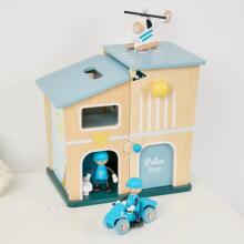 CLASSIC WORLD Police Station Wooden Car Helicopter Figures 12pcs