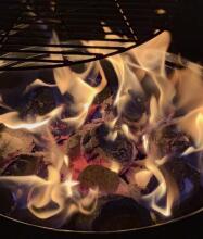 Natural Hardwood Charcoal Art.279740 Premium kvalitātes koksnes kokogles  — ideāli grilam un BBQ,2 kg