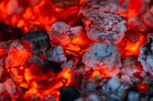 Natural Hardwood Charcoal Art.279932 Premium kvalitātes koksnes kokogles  — ideāli grilam un BBQ,4 kg