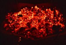 Natural Hardwood Charcoal Art.279932 Premium kvalitātes koksnes kokogles  — ideāli grilam un BBQ,4 kg