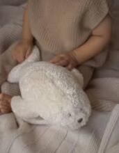 Moonie 2.0 Organic Humming Seal Art.285930 Grey  Children's night light "Seal", from 0 months.