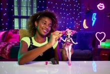 Monster High Scare-adise Island – Draculaura Beach Doll with Swimsuit, Sarong & Accessories