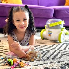 Pick Up Bricks Toy Cleanup Vacuum Art.289442 A toy vacuum cleaner for assembling LEGO sets, LOL doll accessories, and more.