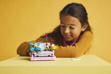 LEGO Creator Typewriter with Flowers