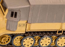 Revell Plastic Model Sd.Kfz. 7 1:72