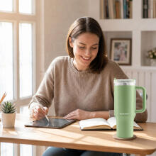 Vacuum thermos mug with straw 1180 ml Berdsen green