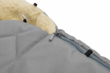 „Sensillo Romper“ krepšys Art.64917 Šviesiai pilkas vežimėlio miegmaišis su avies vilnos pamušalu