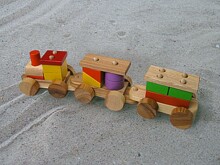 „Eco Toys“ 4 0004 straipsnis Spalvingas traukinys su kubeliais