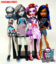 „Mattel Monster High Fashion Pack“ žaidimų rinkinys - operetės menas. Y0402 Lėlių drabužiai