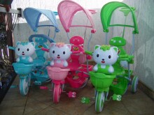 Interaktyvus vaikų triratukas „Arti Hello Kitty Pink“ su stogu ir lopšio funkcija