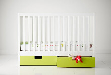Pagaminta Švedijoje „Stuva“ straipsnis.590.324.38 Medinė vaikų lova su dėžutėmis 120x60