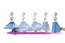 „Mattel Disney Princess“ sukamasis sijonas „Pelenės lėlė“. CHG56 „Disney Princess“