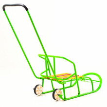„SnowCross“ pulk. Žalios metalinės rogės iš metalo ir medžio su atlošu (nugara), rankenomis ir ratais