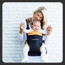„Minimonkey Dinamic“ kūdikių nešiojimo juoda ir oranžinė vaikiška kengūros krepšys (0-18 kg)